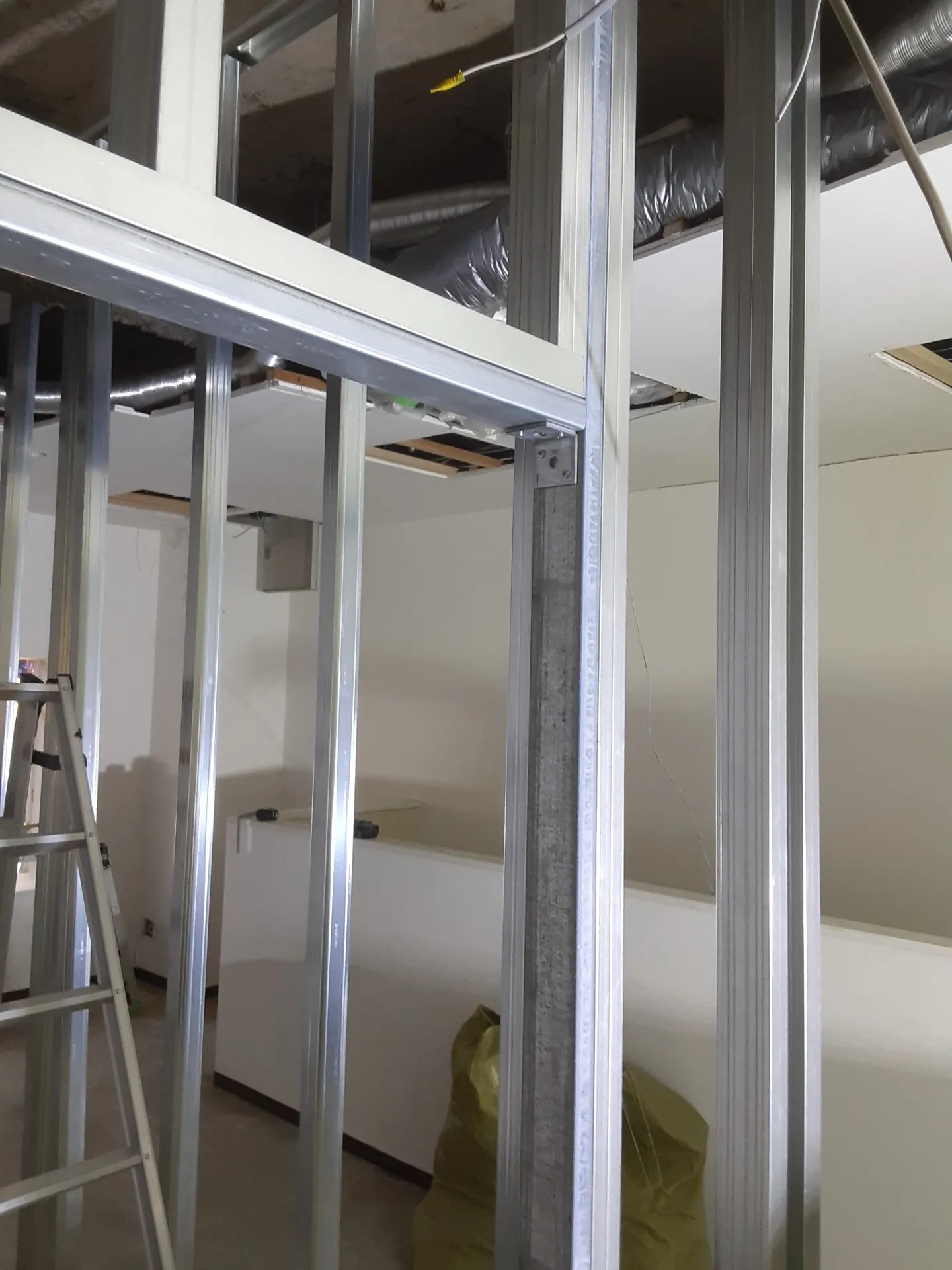 最近の軽量間仕切りの施工事例